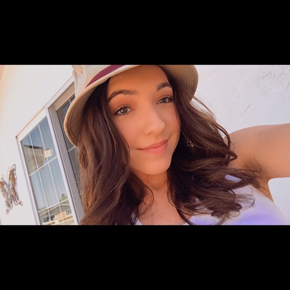 nicolemariecav